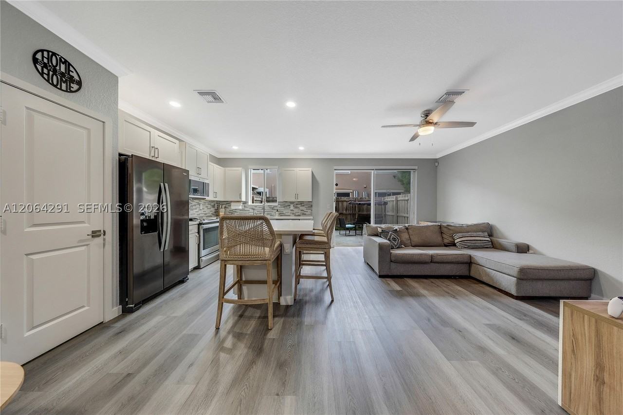 1079 Se 23rd Ter - Photo 6 of 20