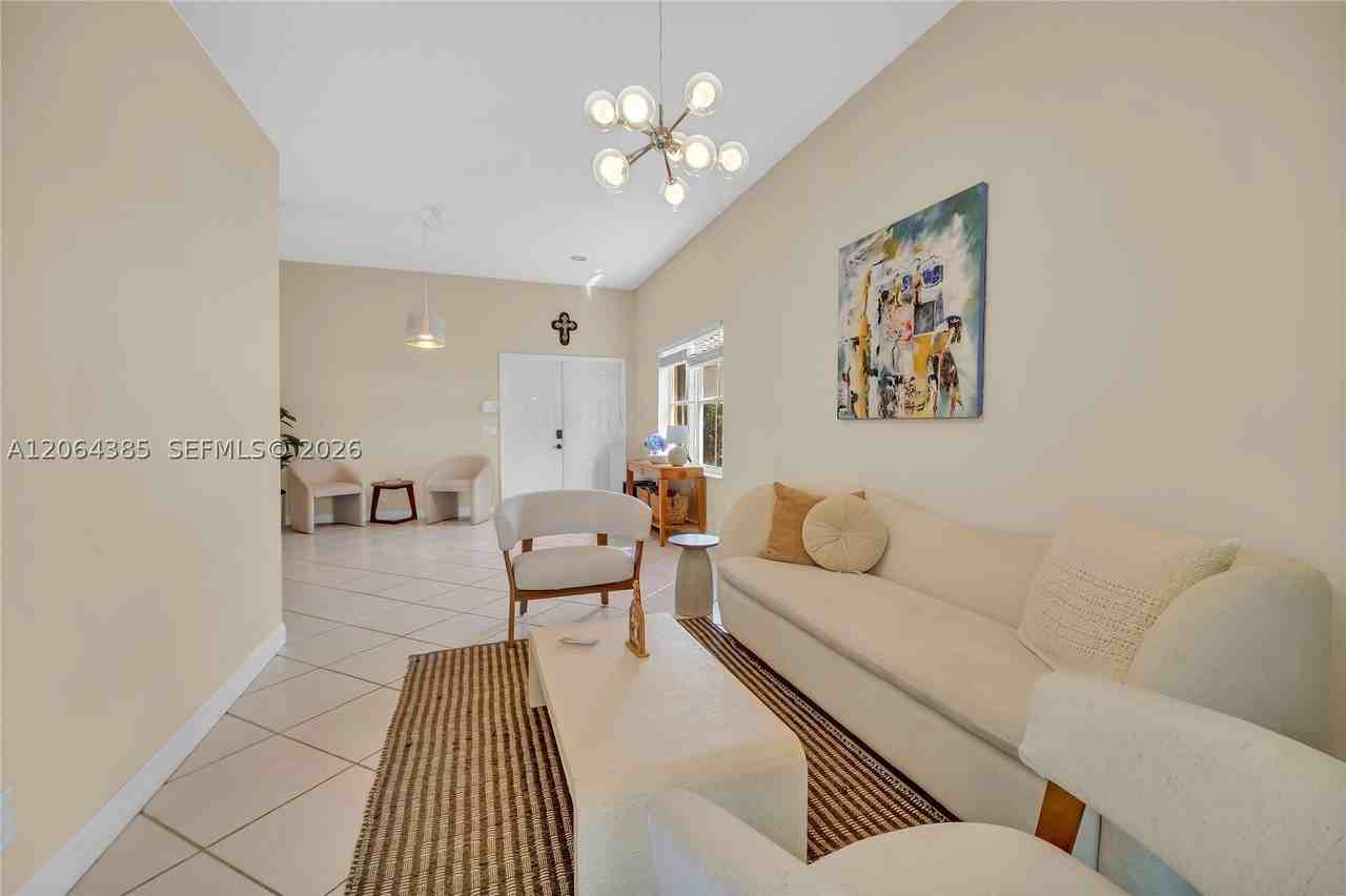 885 Tanglewood Cir #885 - Photo 4 of 29