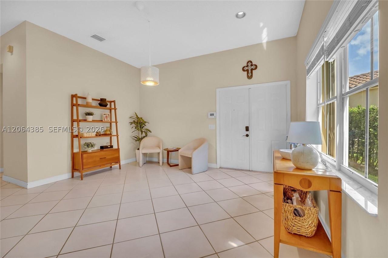 885 Tanglewood Cir #885 - Photo 5 of 29
