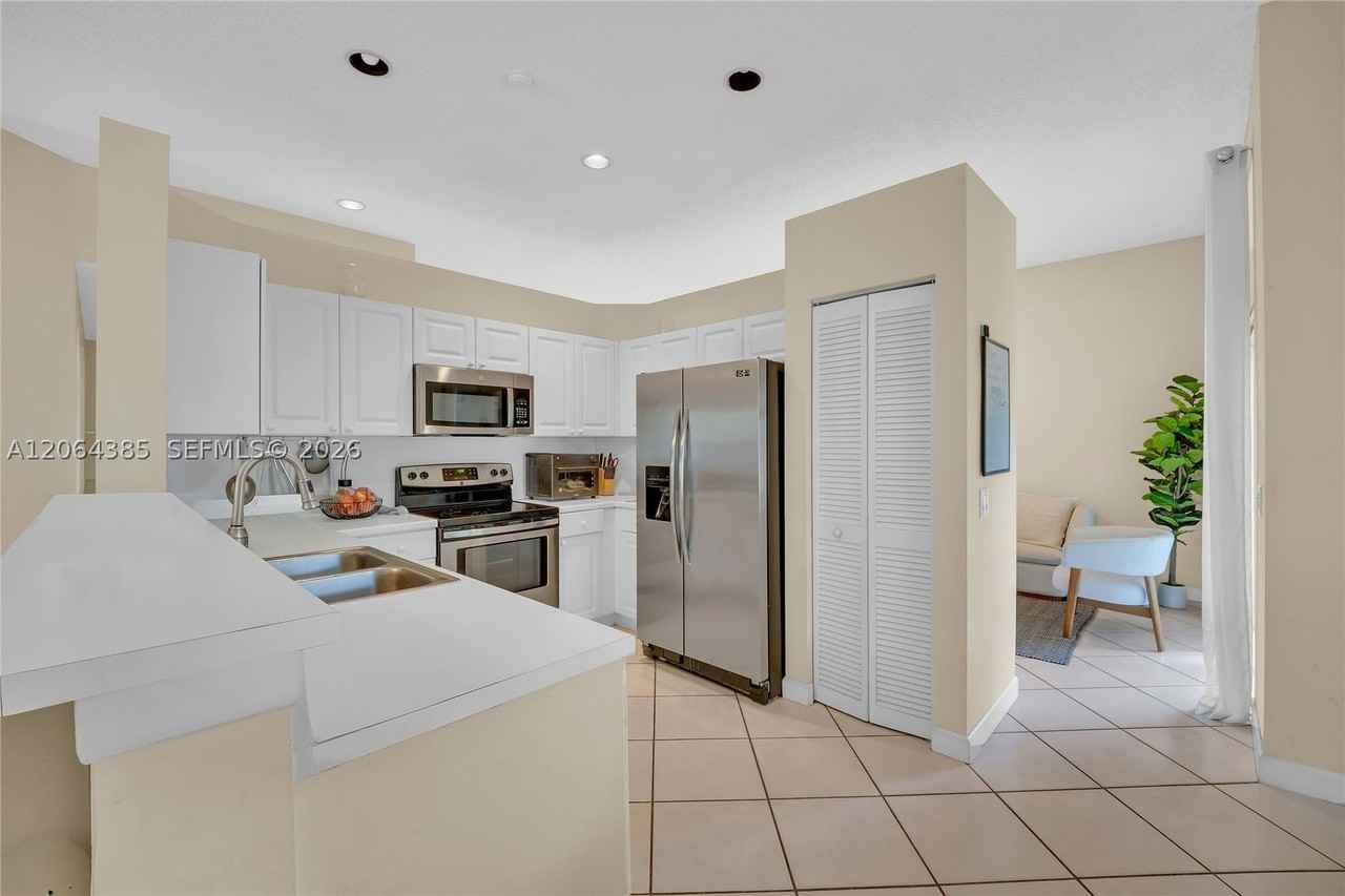 885 Tanglewood Cir #885 - Photo 7 of 29
