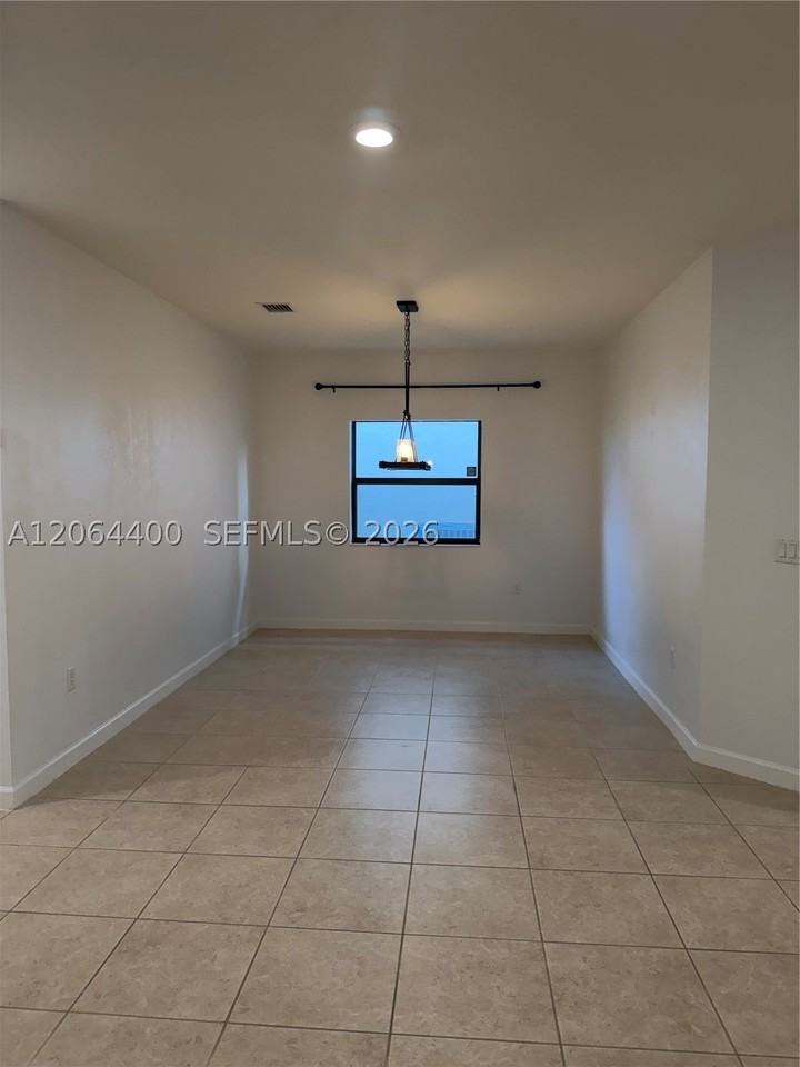 737 Se 37th Pl - Photo 3 of 50