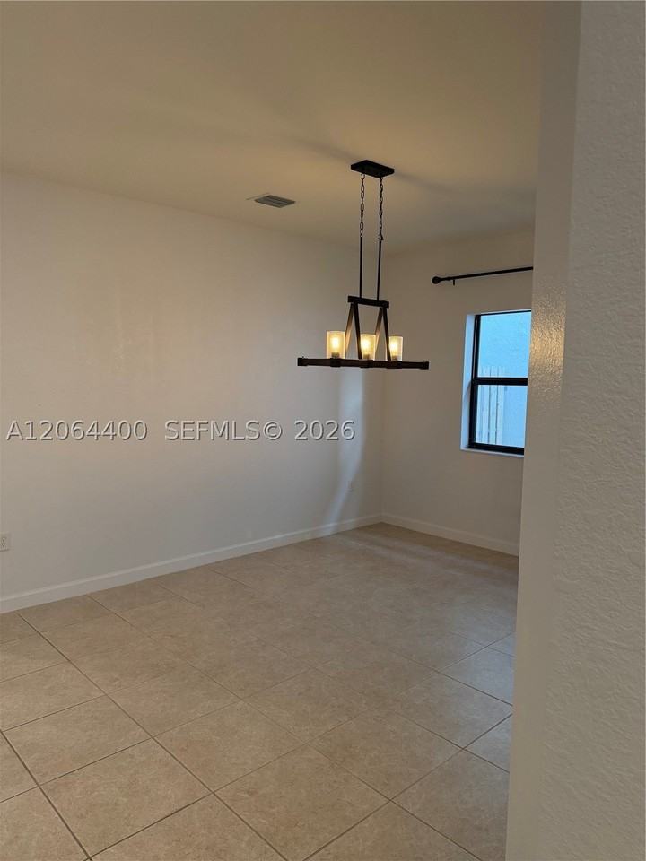737 Se 37th Pl - Photo 4 of 50