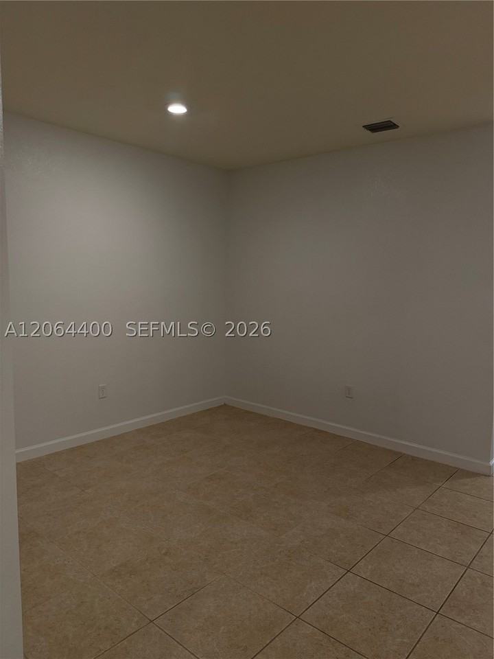 737 Se 37th Pl - Photo 5 of 50