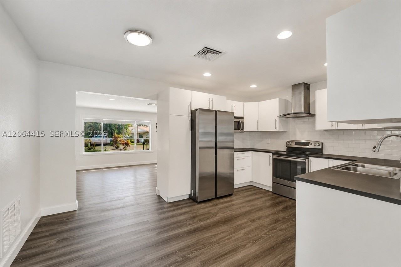 3730 Sw 47th Ct - Photo 6 of 24