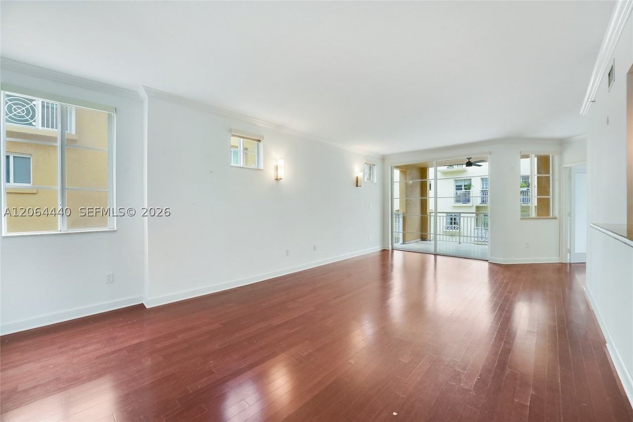 151 Michigan Ave #525 - Photo 3 of 15