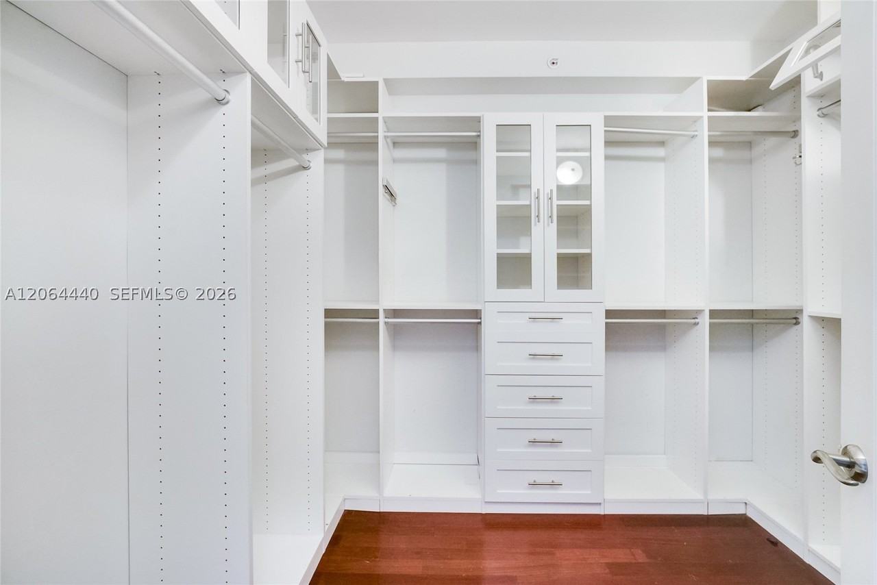 151 Michigan Ave #525 - Photo 4 of 15