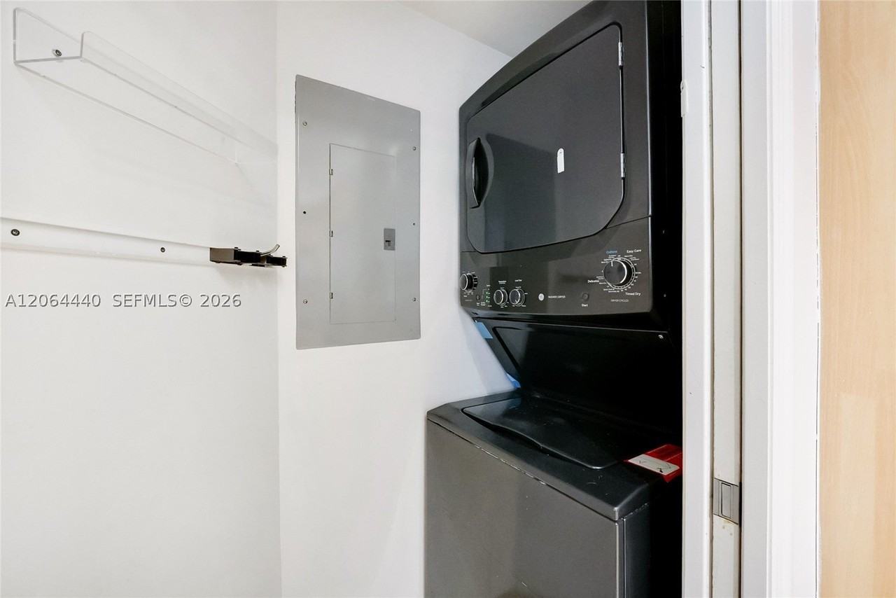 151 Michigan Ave #525 - Photo 6 of 15