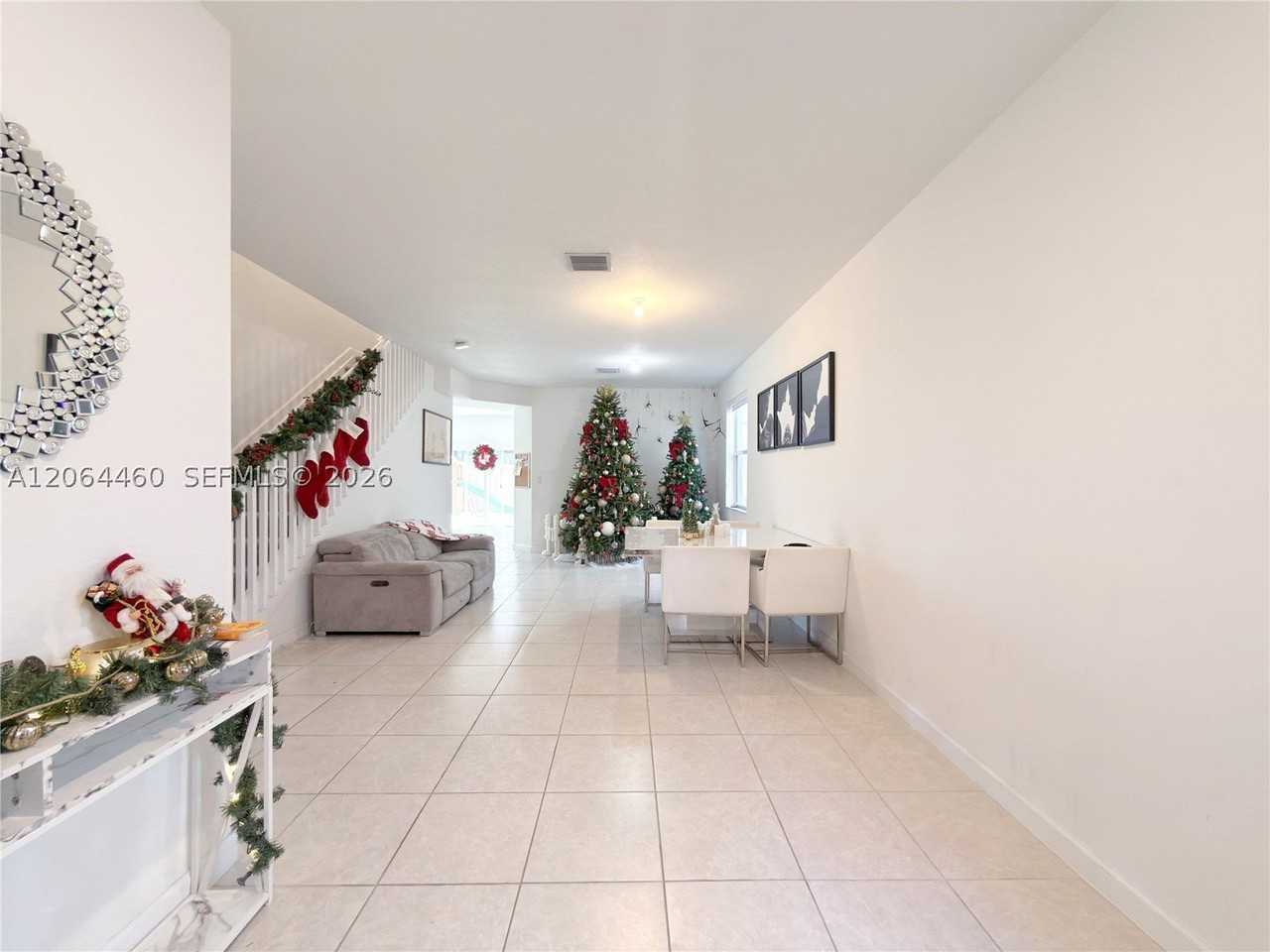 2636 Se 13th Ct - Photo 2 of 40