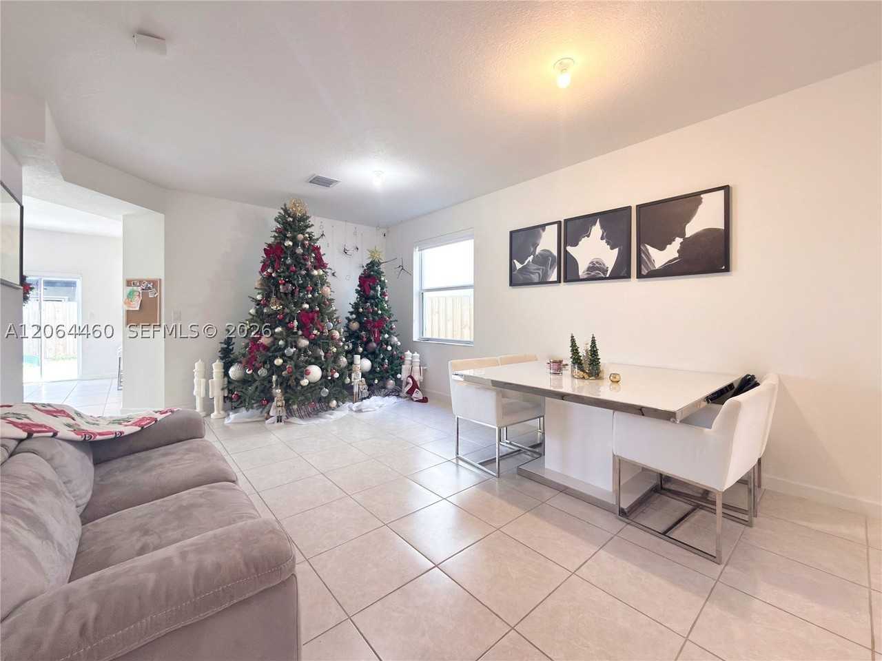 2636 Se 13th Ct - Photo 5 of 40