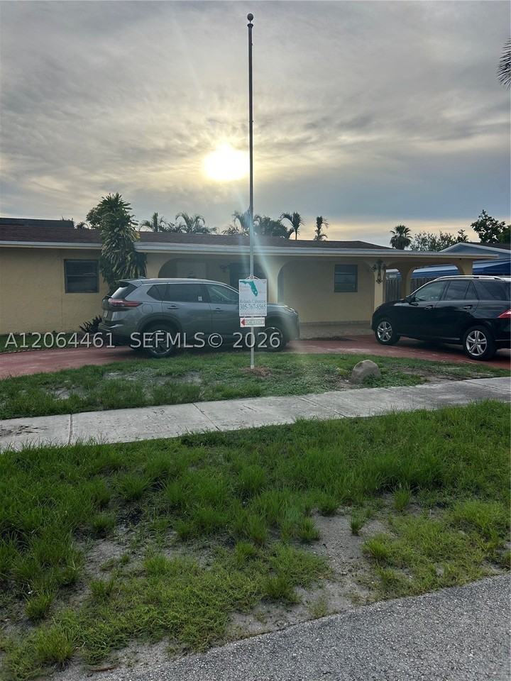 19710 Nw 51st Ave - Photo 4 of 50