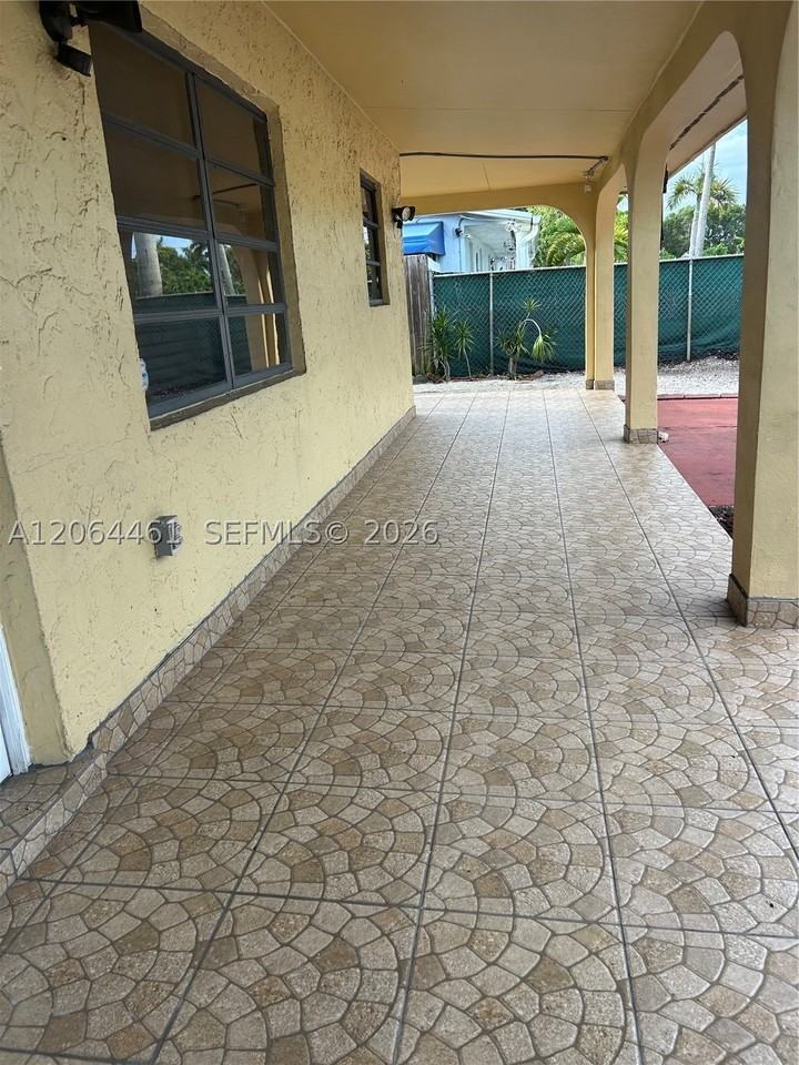 19710 Nw 51st Ave - Photo 3 of 43