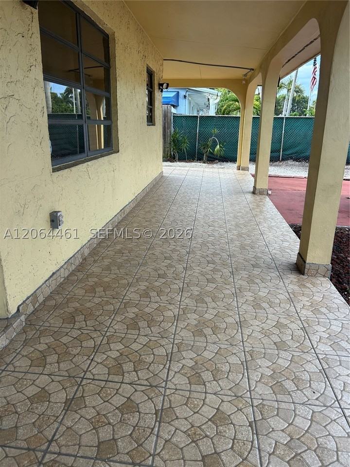 19710 Nw 51st Ave - Photo 4 of 43