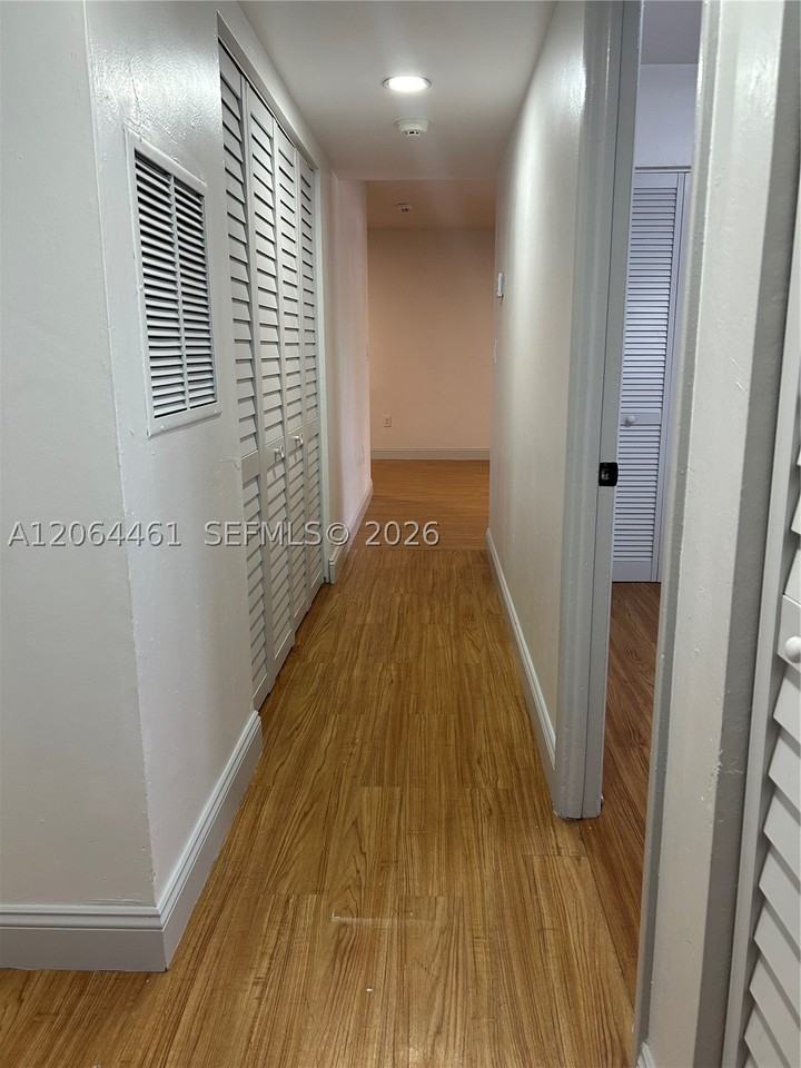 19710 Nw 51st Ave - Photo 5 of 43