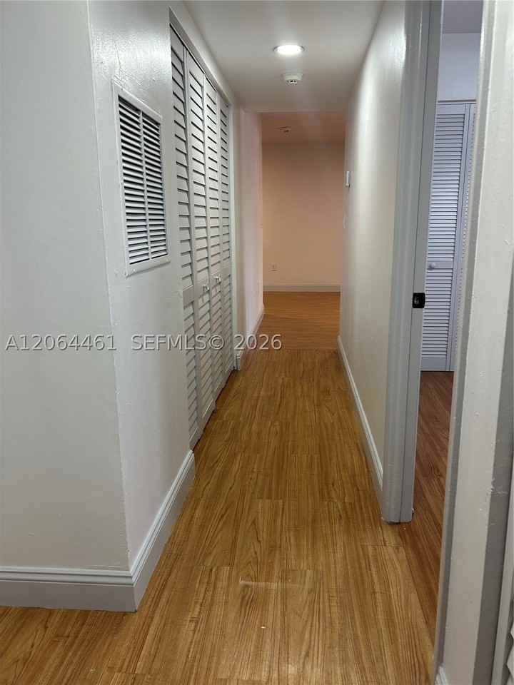 19710 Nw 51st Ave - Photo 6 of 43