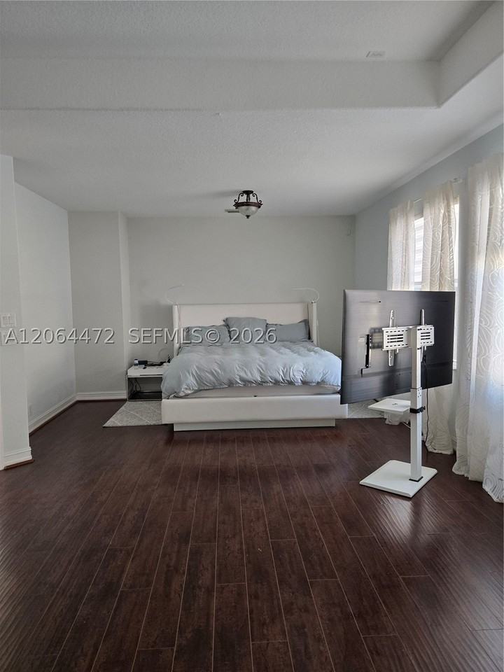 11770 Nw 2nd St - Photo 6 of 12