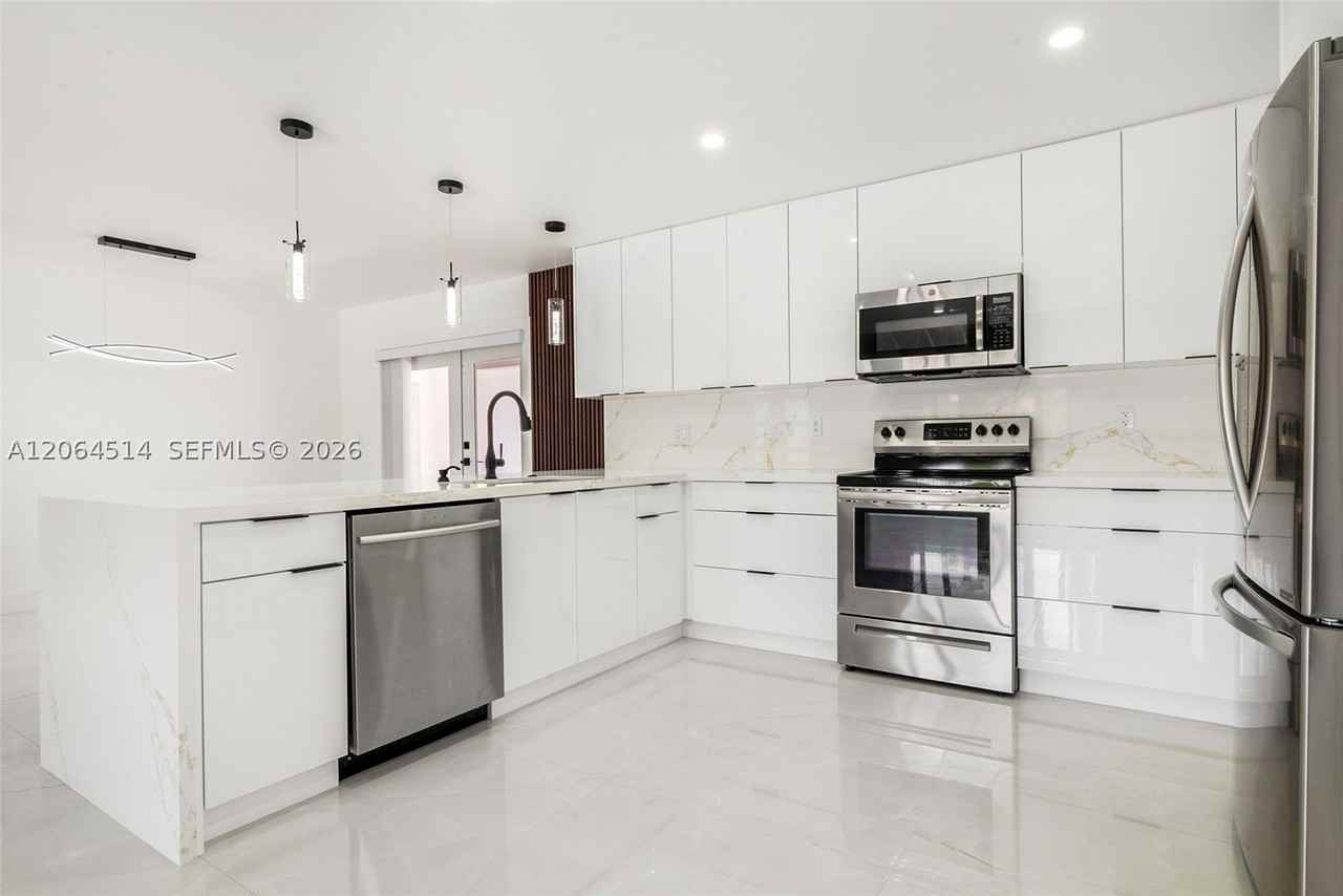 13445 Sw 20th Ter - Photo 3 of 27