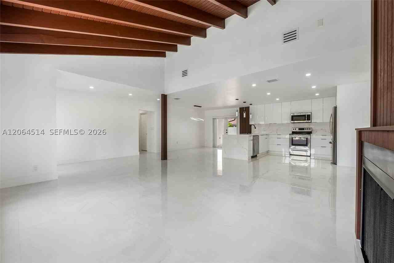 13445 Sw 20th Ter - Photo 4 of 27