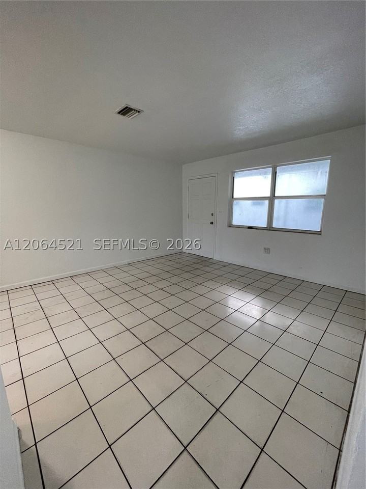 1243 Nw 61st St #3 - Photo 2 of 9
