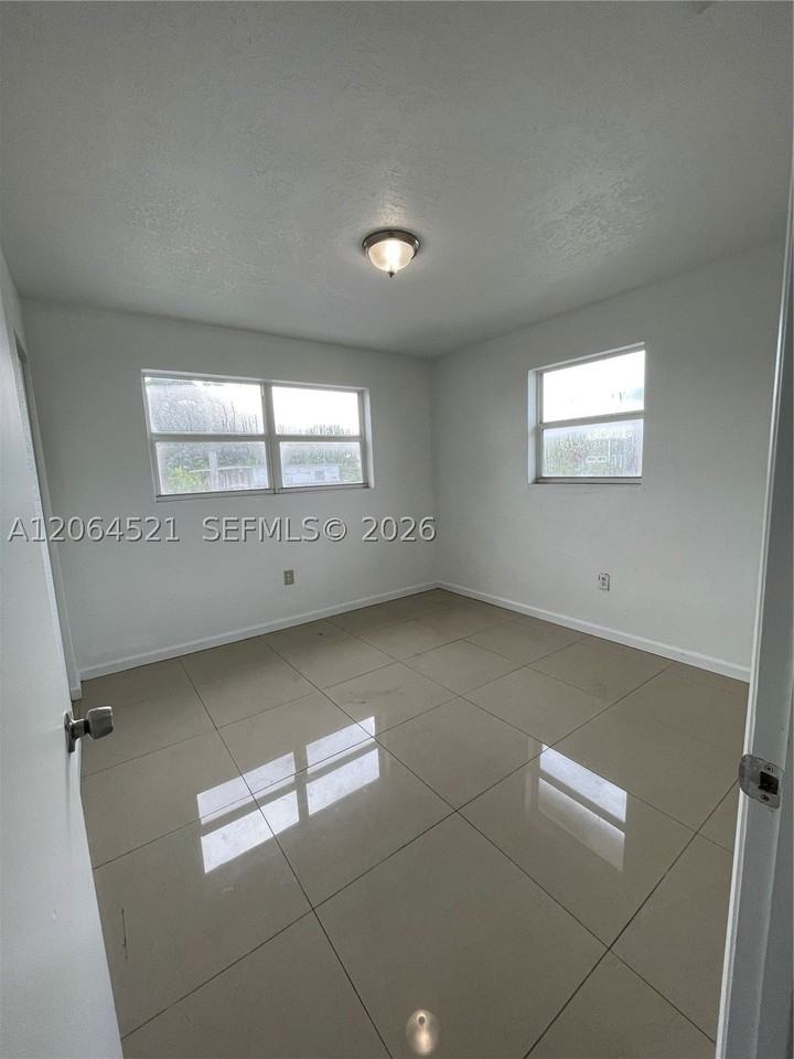 1243 Nw 61st St #3 - Photo 5 of 9