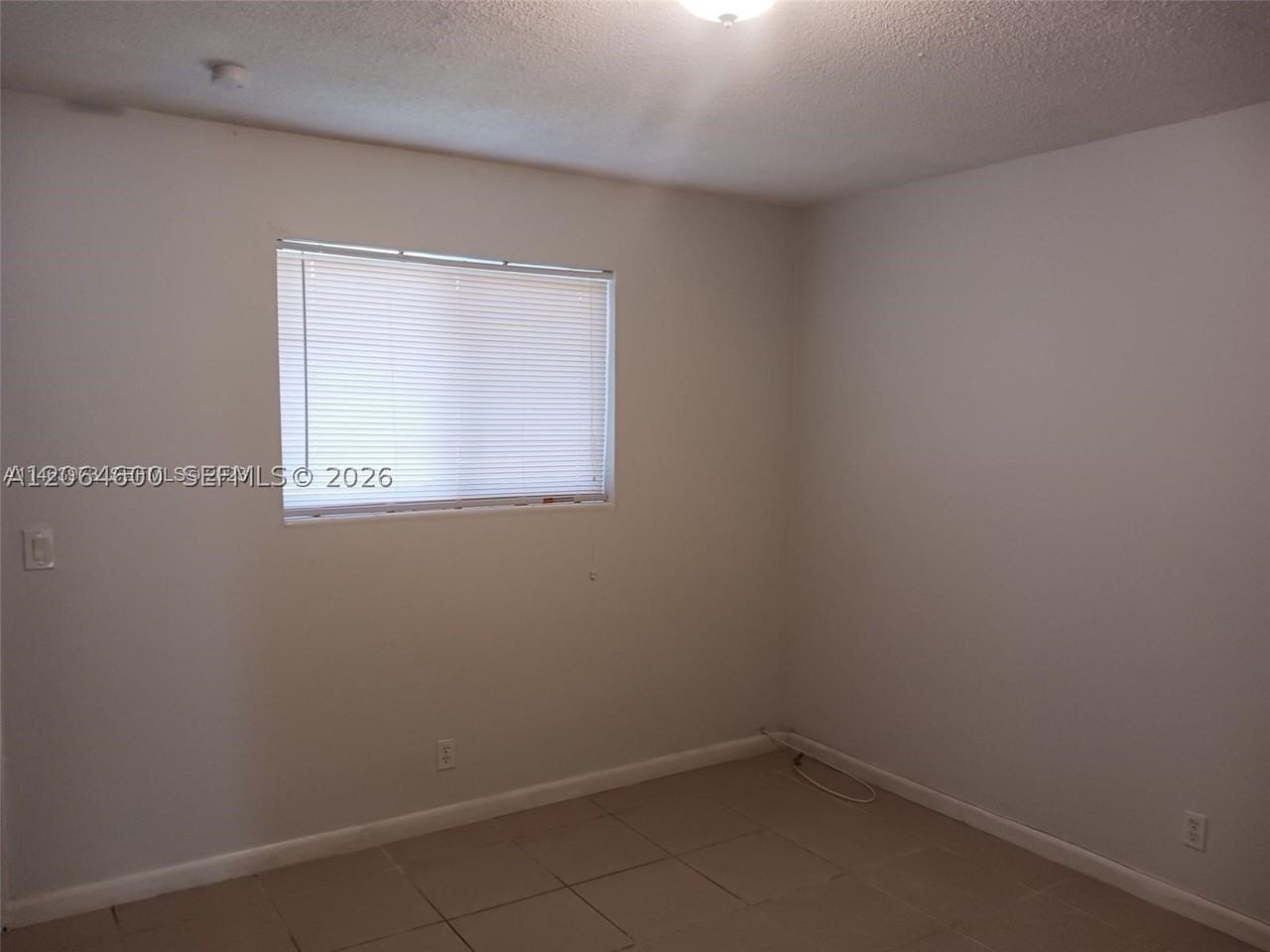 214 Se 8th St #3 - Photo 4 of 12