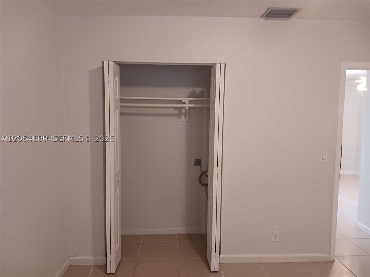 214 Se 8th St #3 - Photo 5 of 12