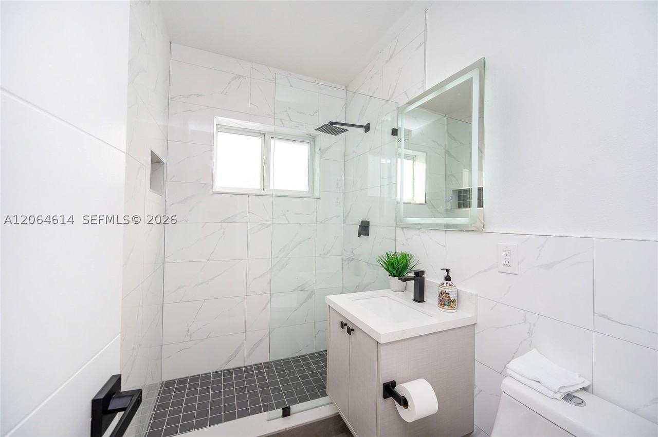 5505 Nw 5th Ct #5507 - Photo 3 of 25