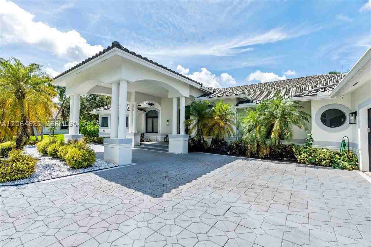 11302 Nw 9th St - Photo 5 of 50
