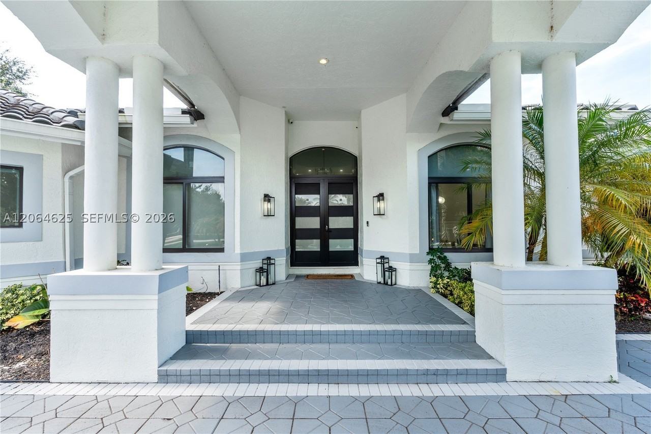 11302 Nw 9th St - Photo 6 of 50