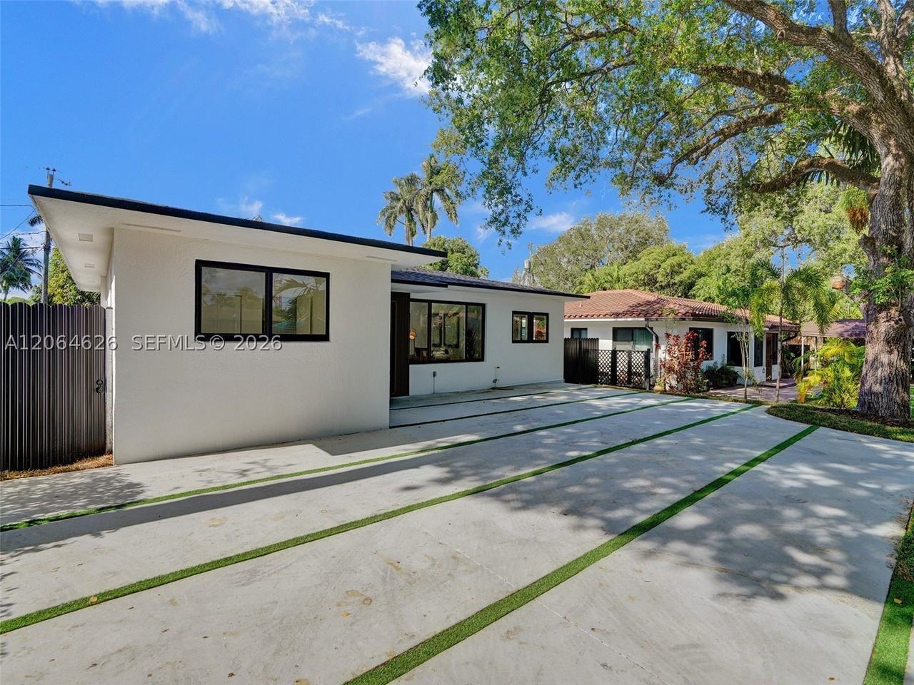 2380 Ne 184th Ter - Photo 4 of 50