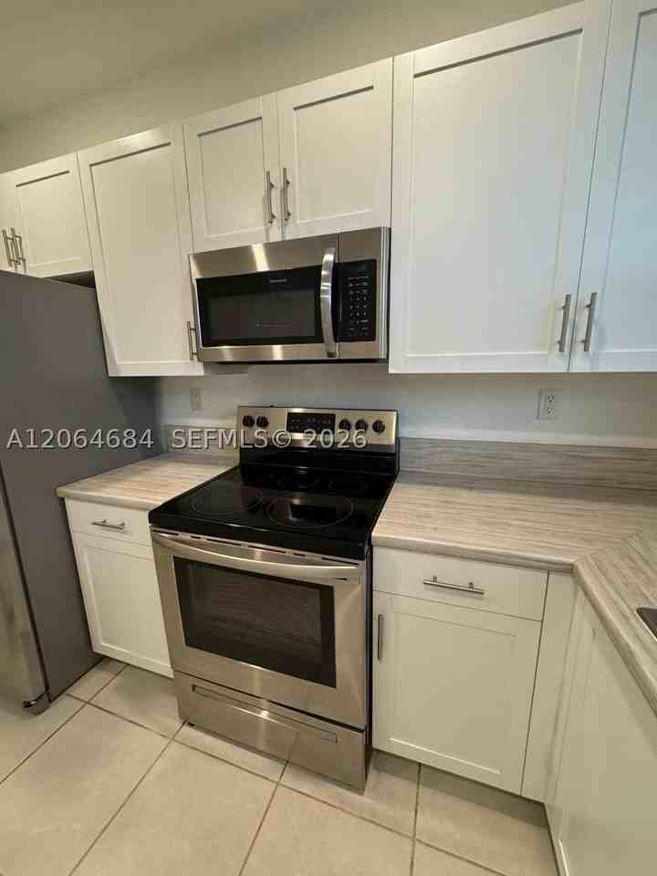 768 Ne 206th Ter #768 - Photo 5 of 26