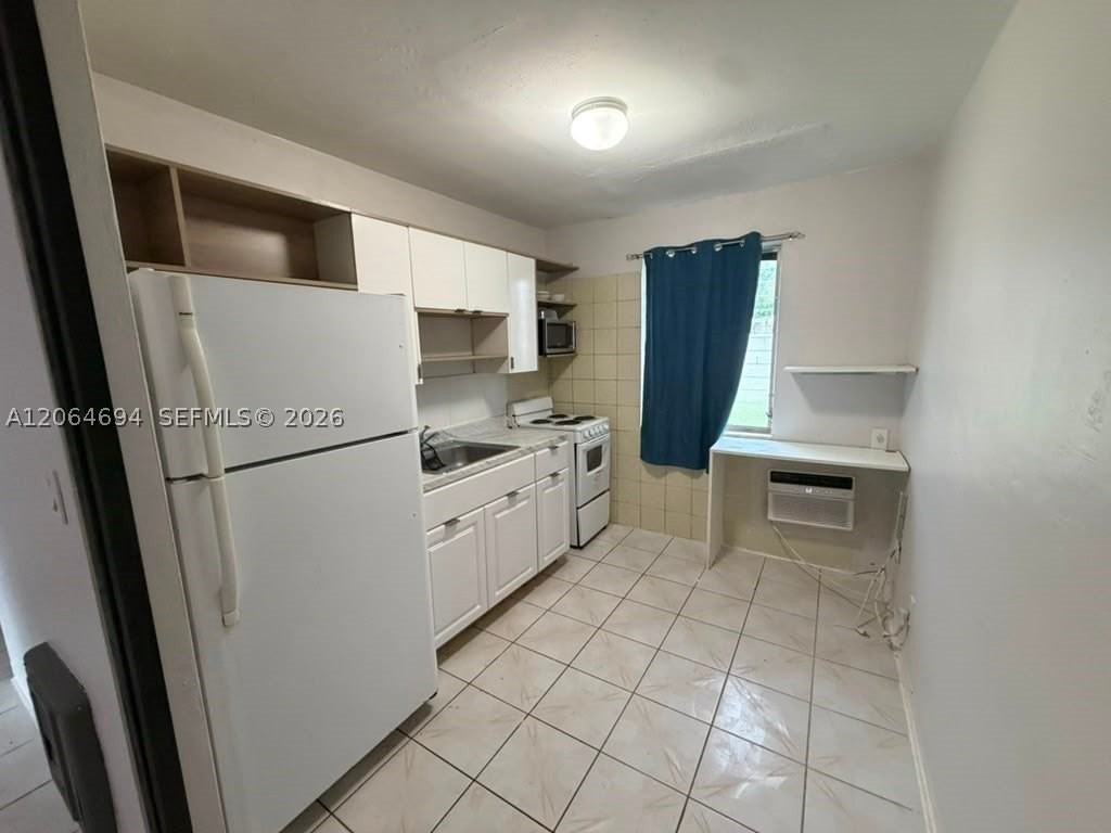 1120 N 14th Ave #2 - Photo 7 of 14