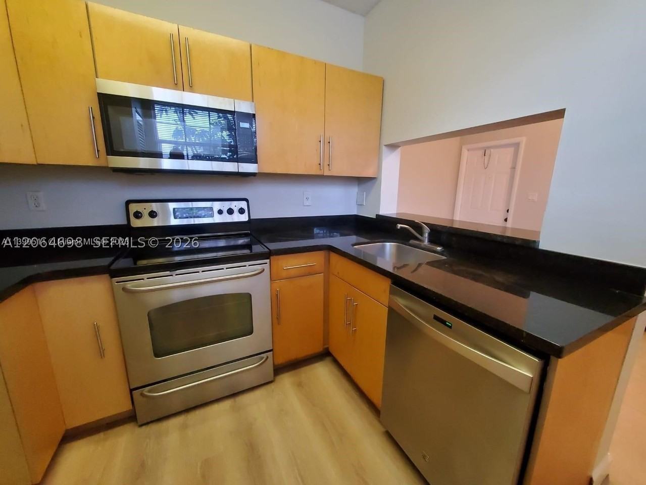 1851 Nw 96th Ter #6C - Photo 5 of 7