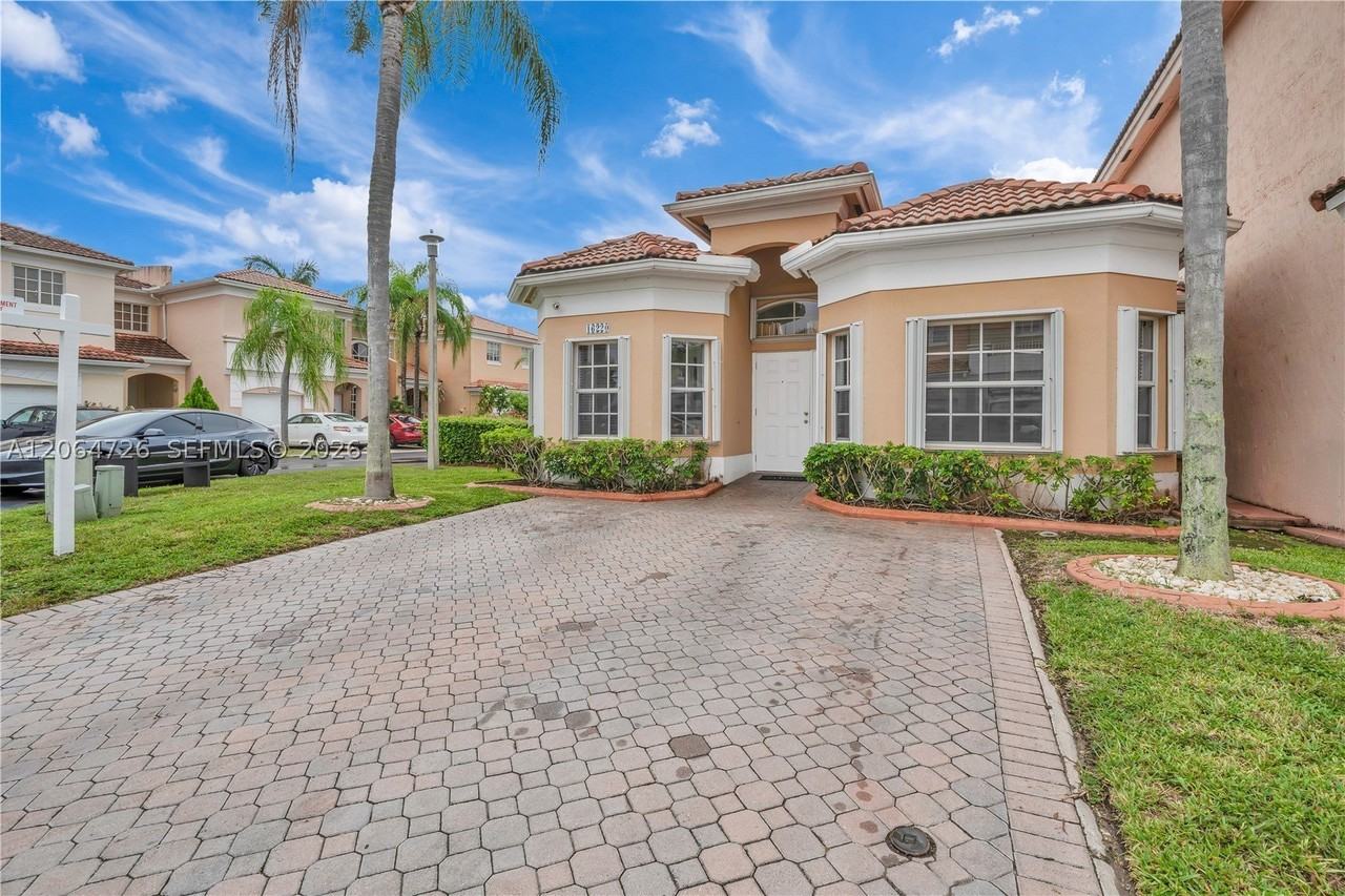 16220 Sw 101st Ter - Photo 2 of 23