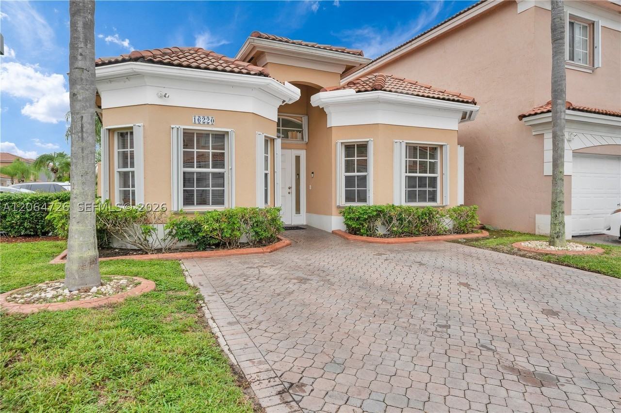 16220 Sw 101st Ter - Photo 3 of 23