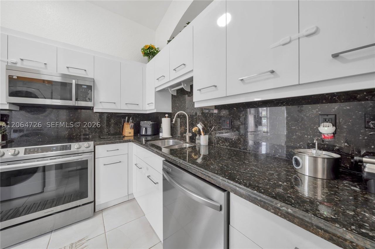 16220 Sw 101st Ter - Photo 5 of 23