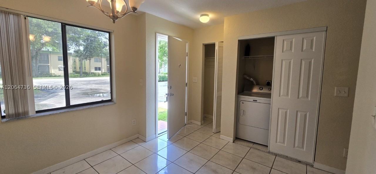 9092 Nw 40th St #4 - Photo 4 of 20