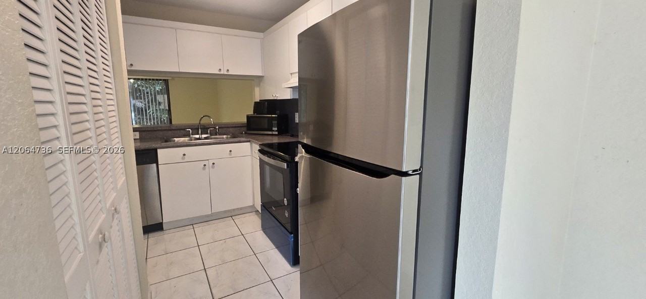 9092 Nw 40th St #4 - Photo 5 of 20