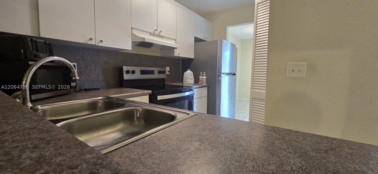 9092 Nw 40th St #4 - Photo 7 of 20