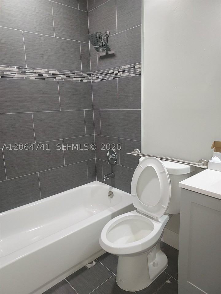 808 Sw 14th Ter #4 - Photo 6 of 16