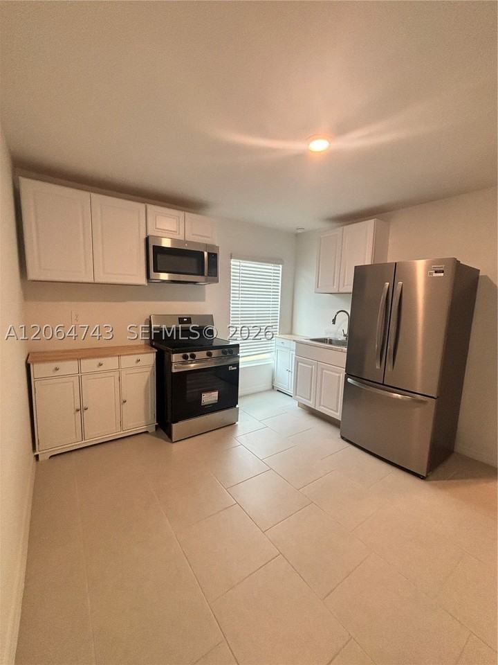 11605 Savanna Lakes Blvd - Photo 2 of 24