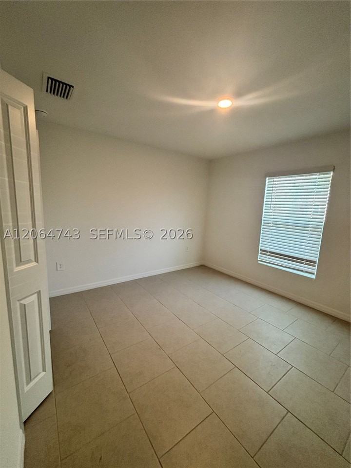 11605 Savanna Lakes Blvd - Photo 7 of 24