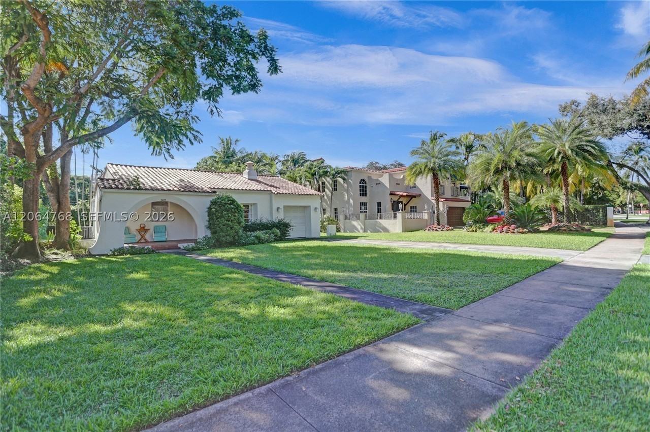 2214 Segovia Cir - Photo 3 of 39