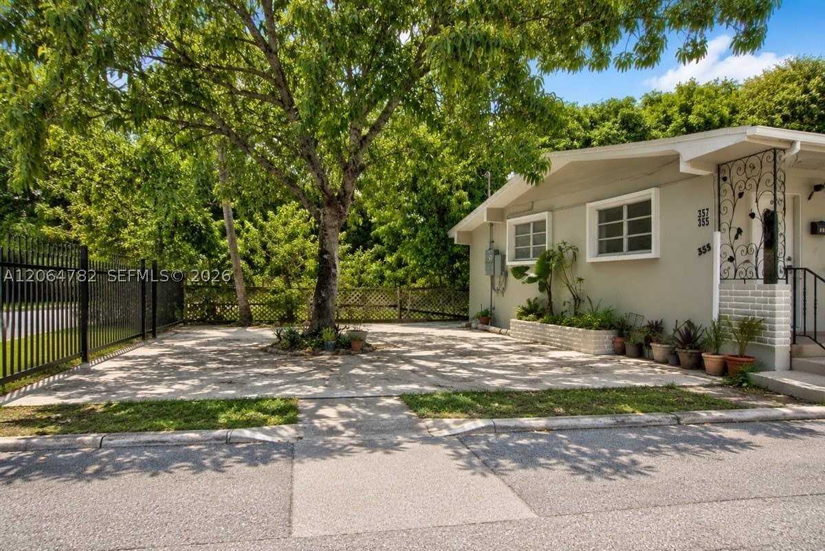 355 Ne 55th Ter #1 - Photo 4 of 17