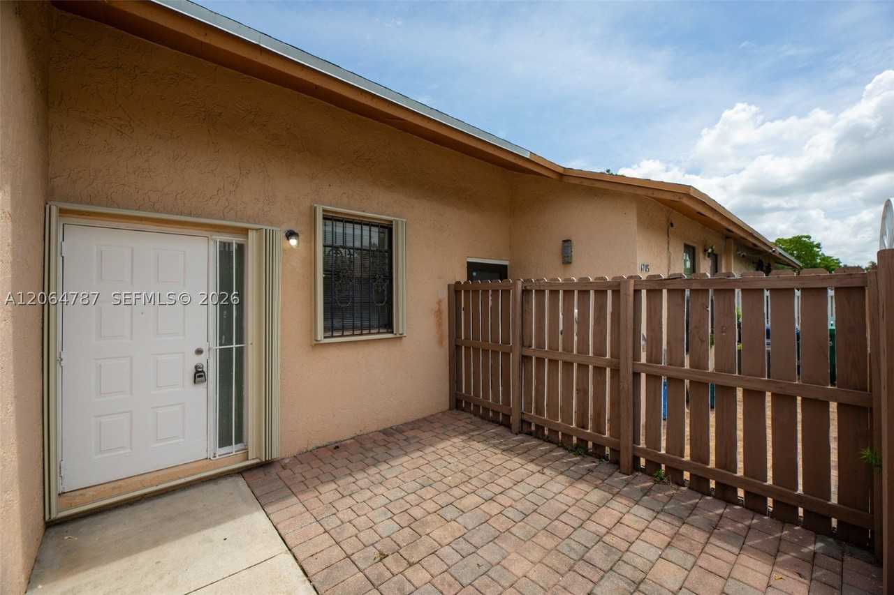 6707 Nw 193rd Ln #0 - Photo 3 of 38