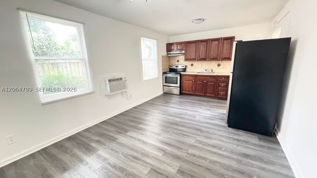 605 S J St #2 - Photo 4 of 23