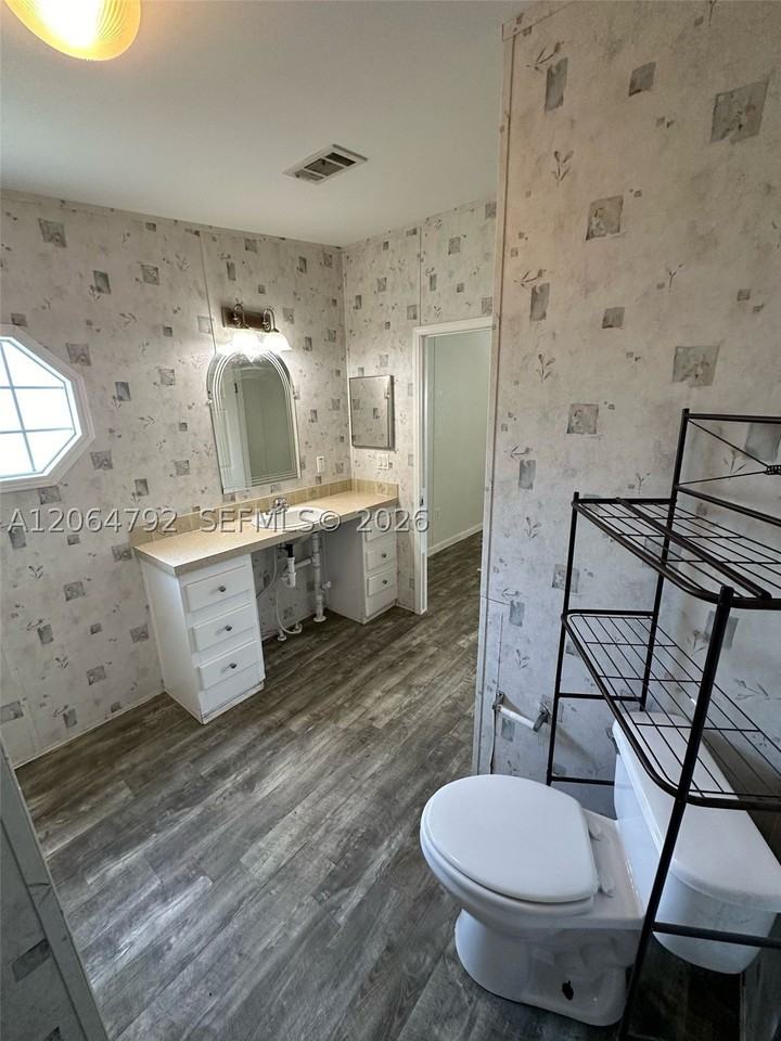 11832 Leeward Pl #H - Photo 4 of 35