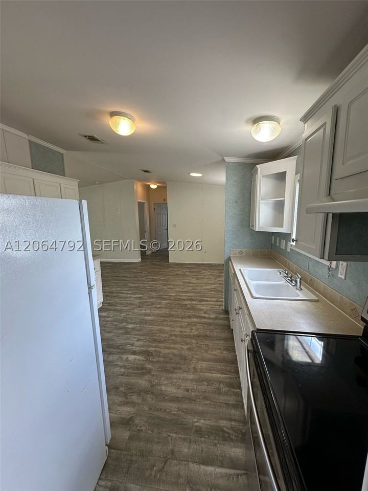 11832 Leeward Pl #H - Photo 6 of 35