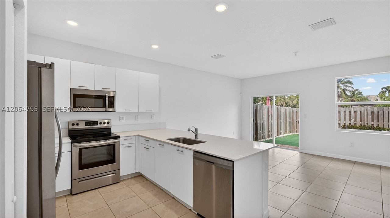 12123 Nw 23rd Ct #12123 - Photo 6 of 46