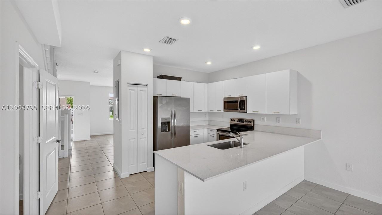 12123 Nw 23rd Ct #12123 - Photo 7 of 46