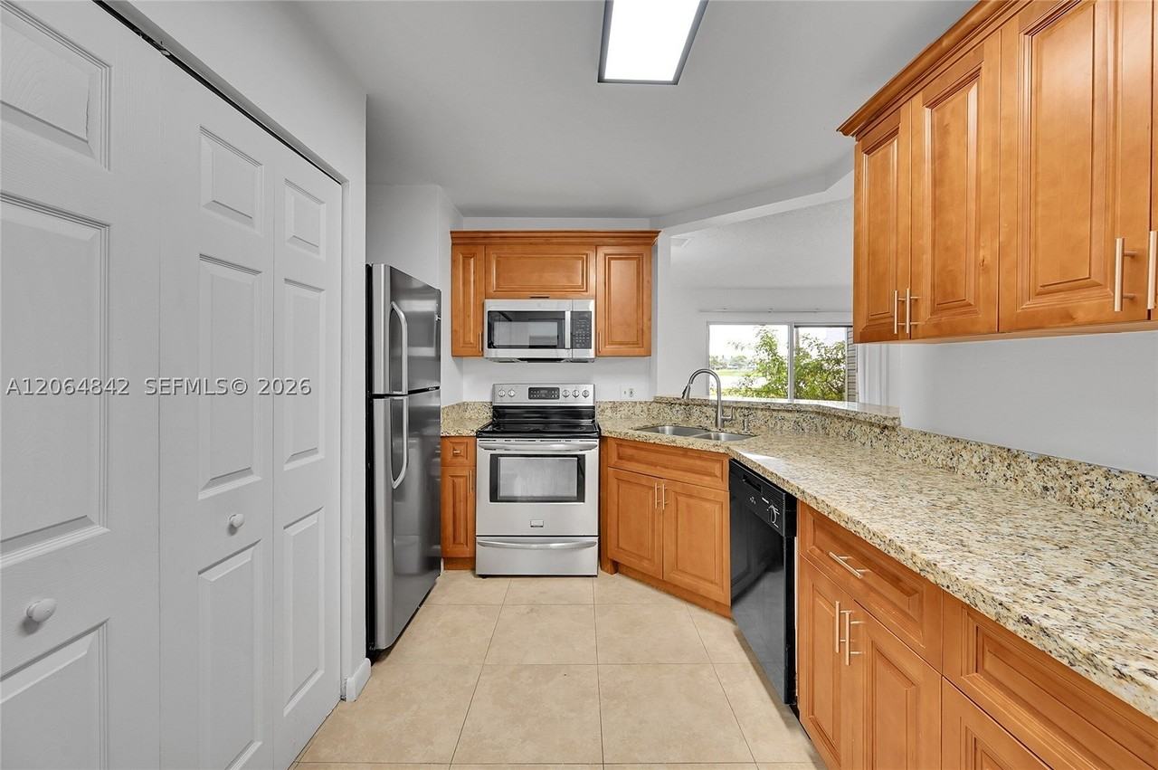 3453 Nw 44th St #107 - Photo 4 of 28